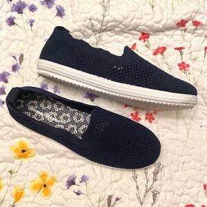 Tommy Bahama Mesh Slip On Sneakers Womens SZ 8 Navy Knit Foam Insoles Like New
